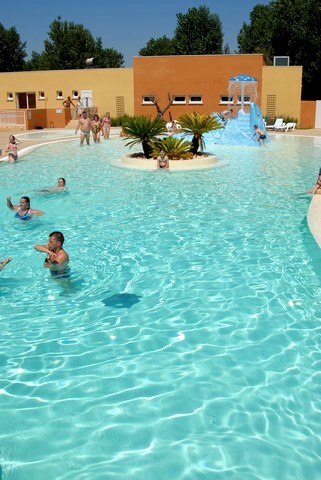 Working out at the swimming pool of the Beauséjour campground