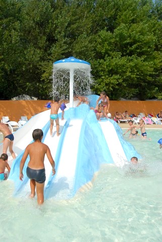 Waterslide and mushroom's shower where children have fun