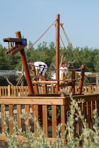 Abenteuer im Traum Spielplatz Camping