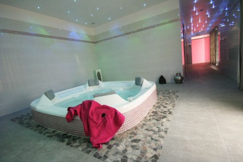 Bain à remous au "Hammam & Spa Beauséjour"