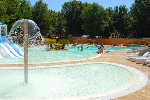 400m² of heated swimming pool available for you at Sérignan