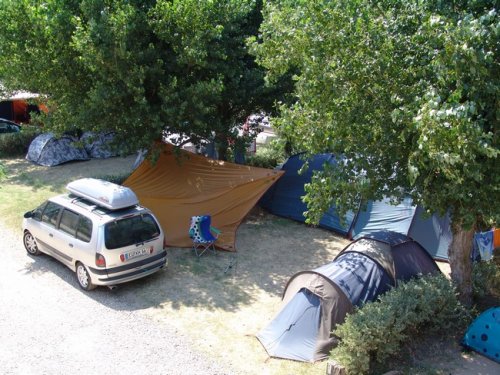 The beauséjour campsite offers you shady campsites