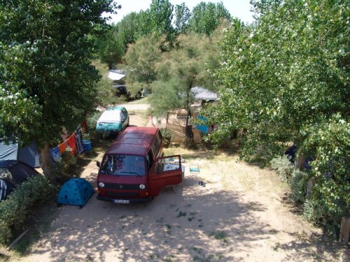 Campsites for caravans and tents surrounded by trees